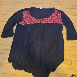 💙Cool Melon - Black and Red Floral Crop Sleeve Top